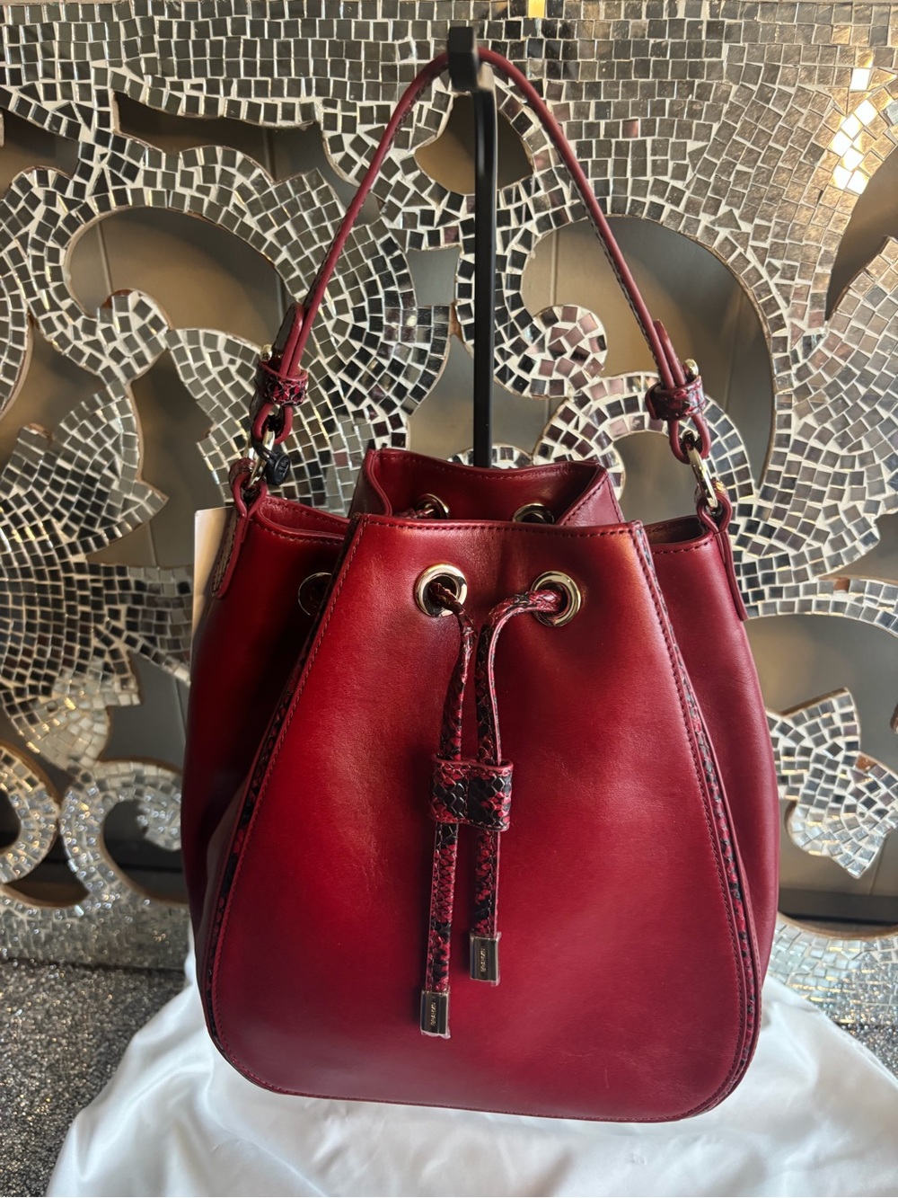 🌟Brahmin Melinda Red Leather Drawstring Hobo Bag